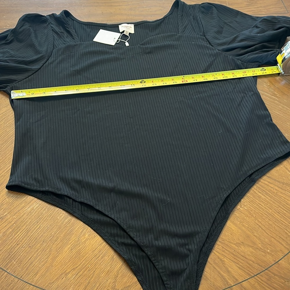 NWT Black Puff Sleeves Ribbed Body Suit w/ Sweetheart
Neckline Plus Size 3x - Picture 7 of 16